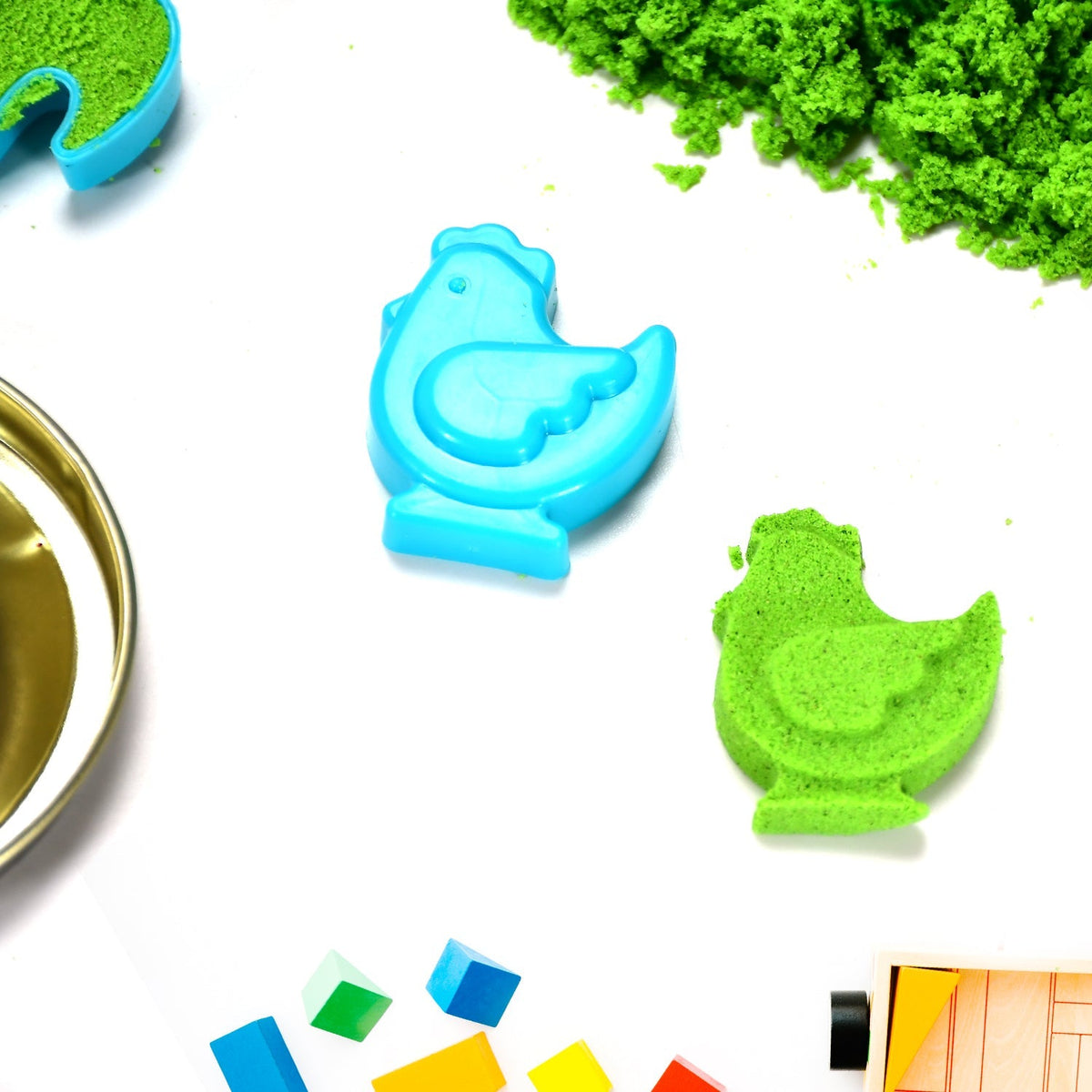 Kinetic Sand Kit – Mess-Free Creative Play